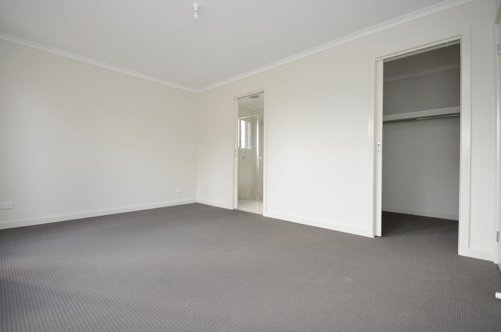 2/219 Finch Street, Ballarat&nbsp;East image 4