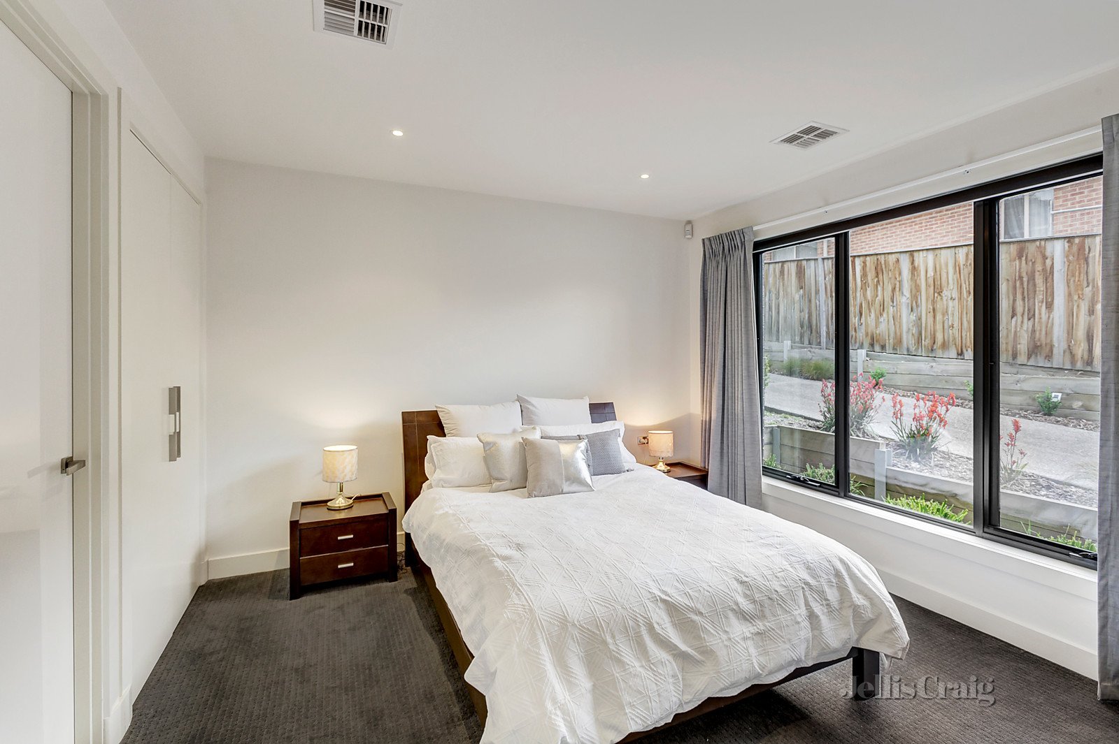 2/21a Leslie Street, Donvale image 6