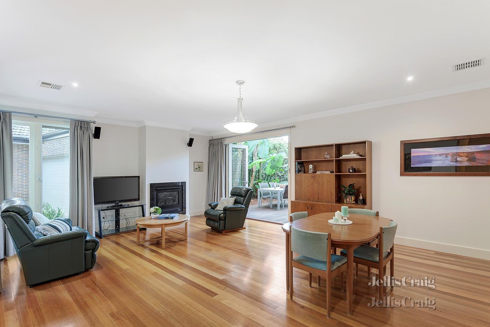 2/22-24 Winbourne Road, Mount Waverley image 4