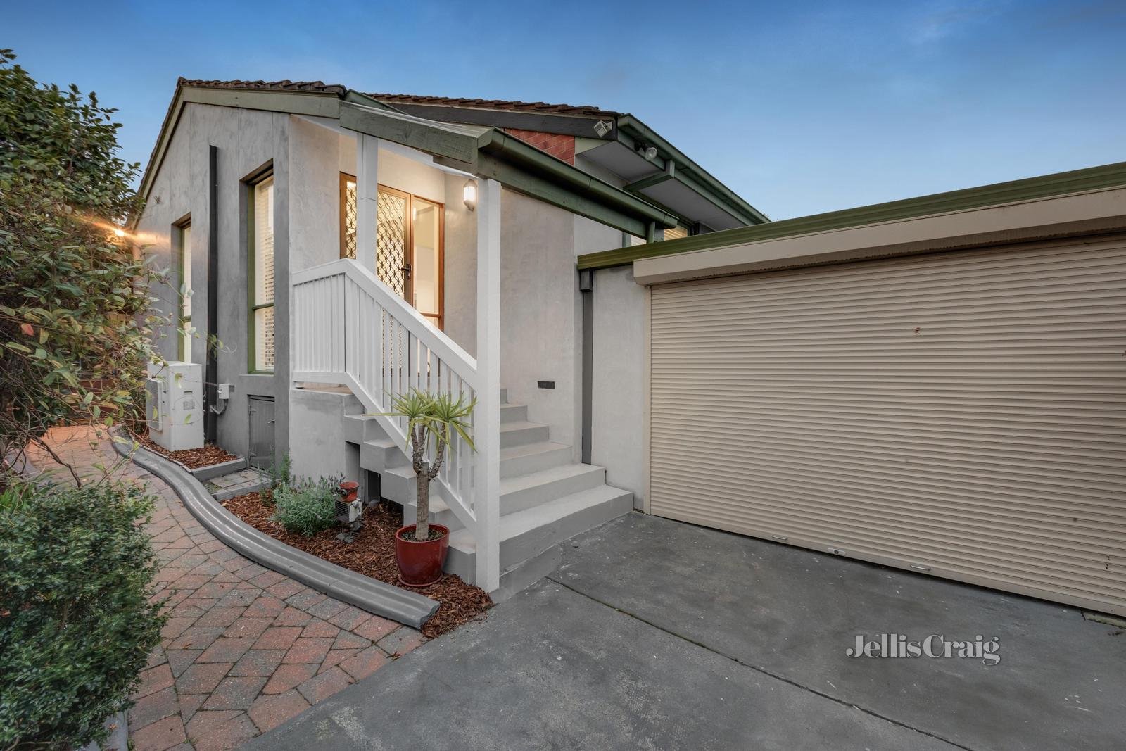 2/22 Blamey Street, Bentleigh East image 1