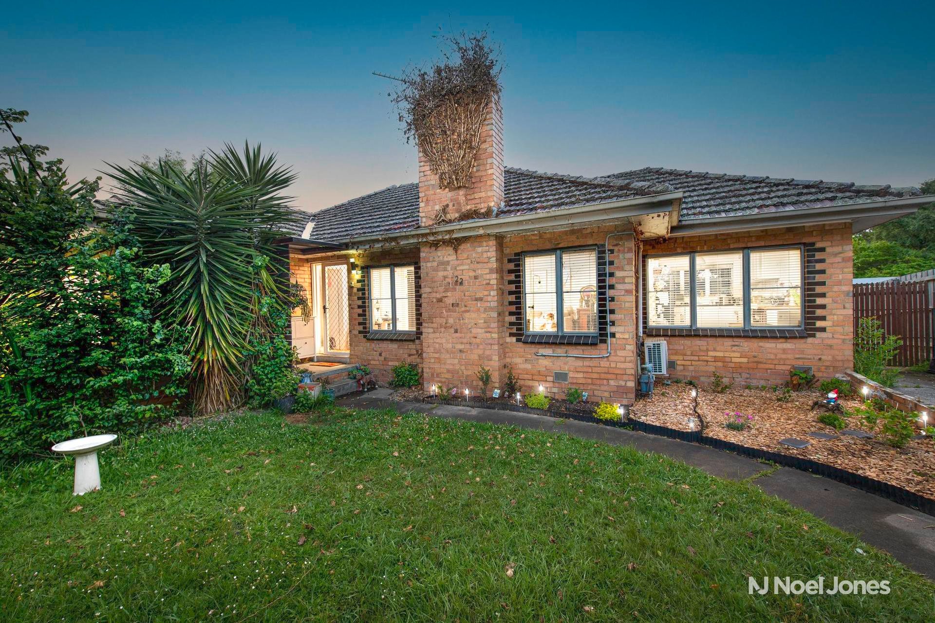 222 Dorset Road, CROYDON VIC 3136 Noel Jones