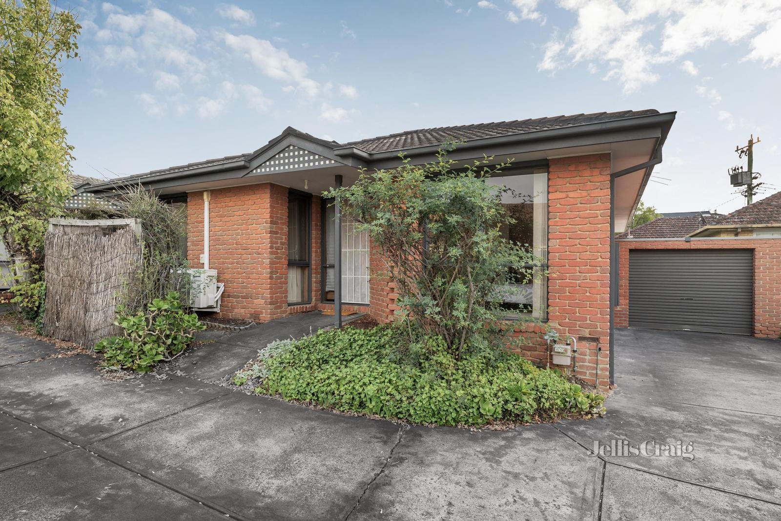 2/22 Garrisson Drive, Glen Waverley image 1