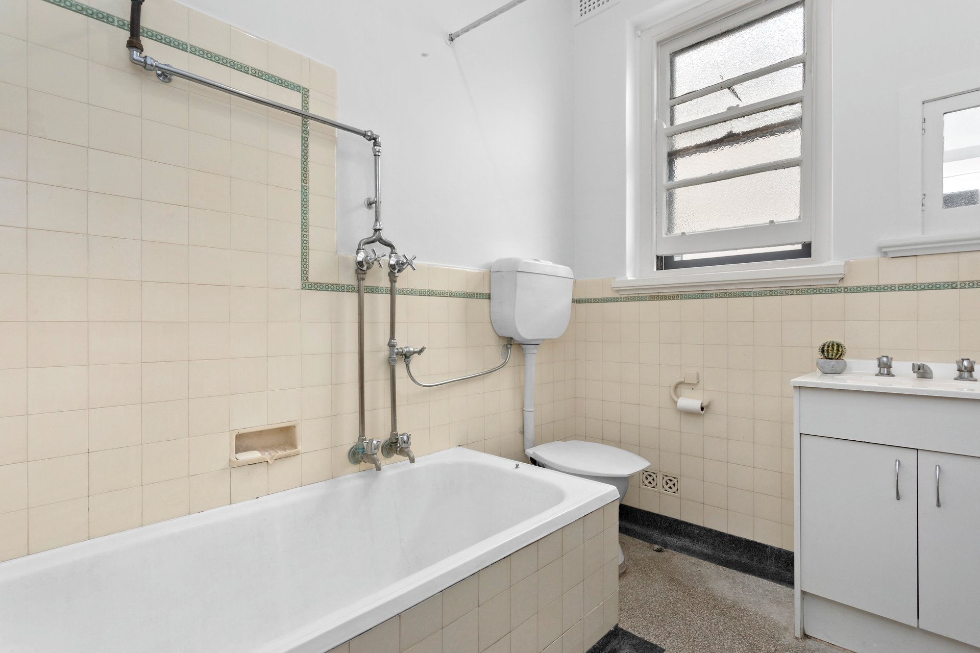 Property Gallery Thumbnail 9