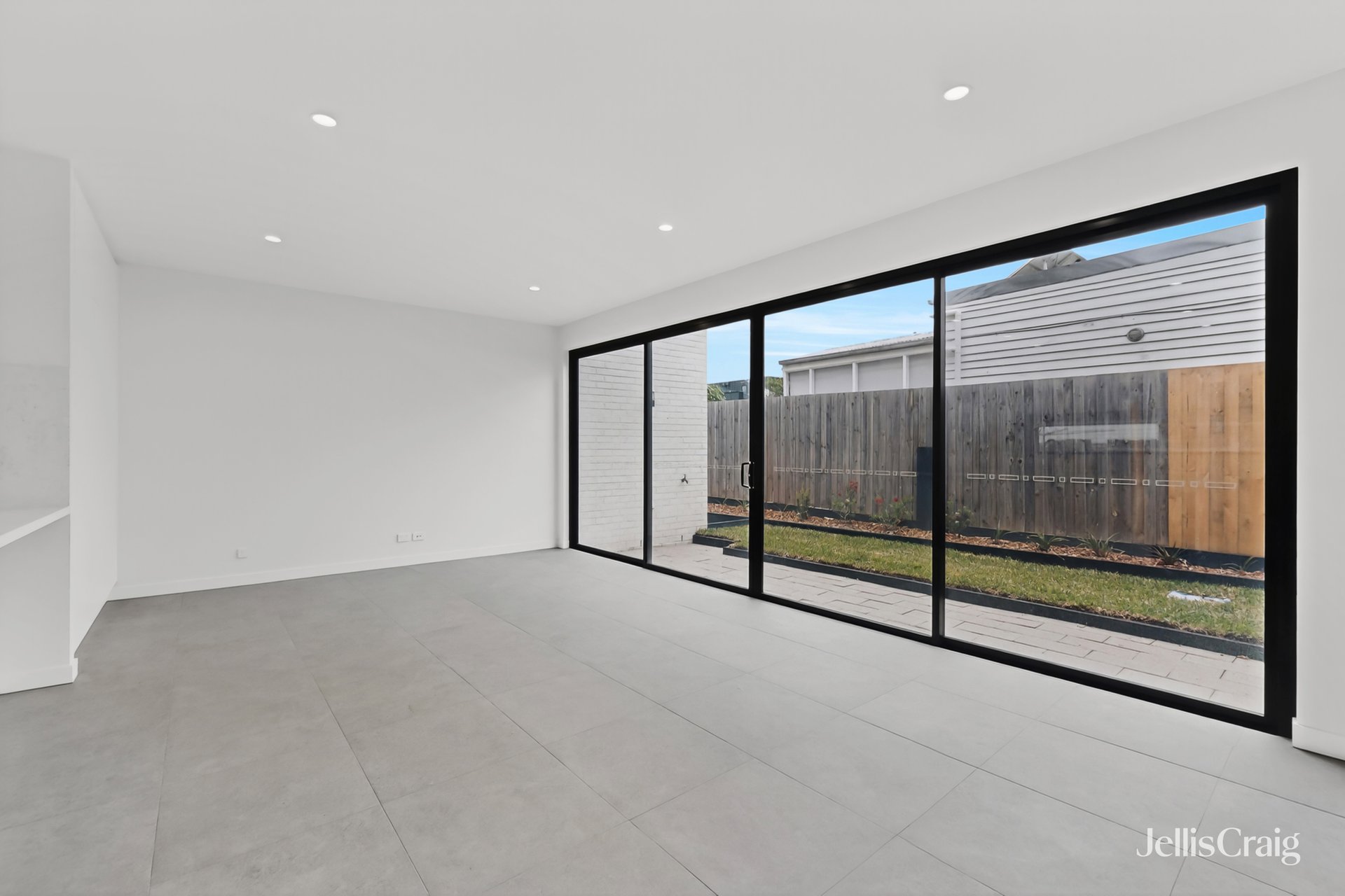 2/22 North Street, Ascot Vale image 5