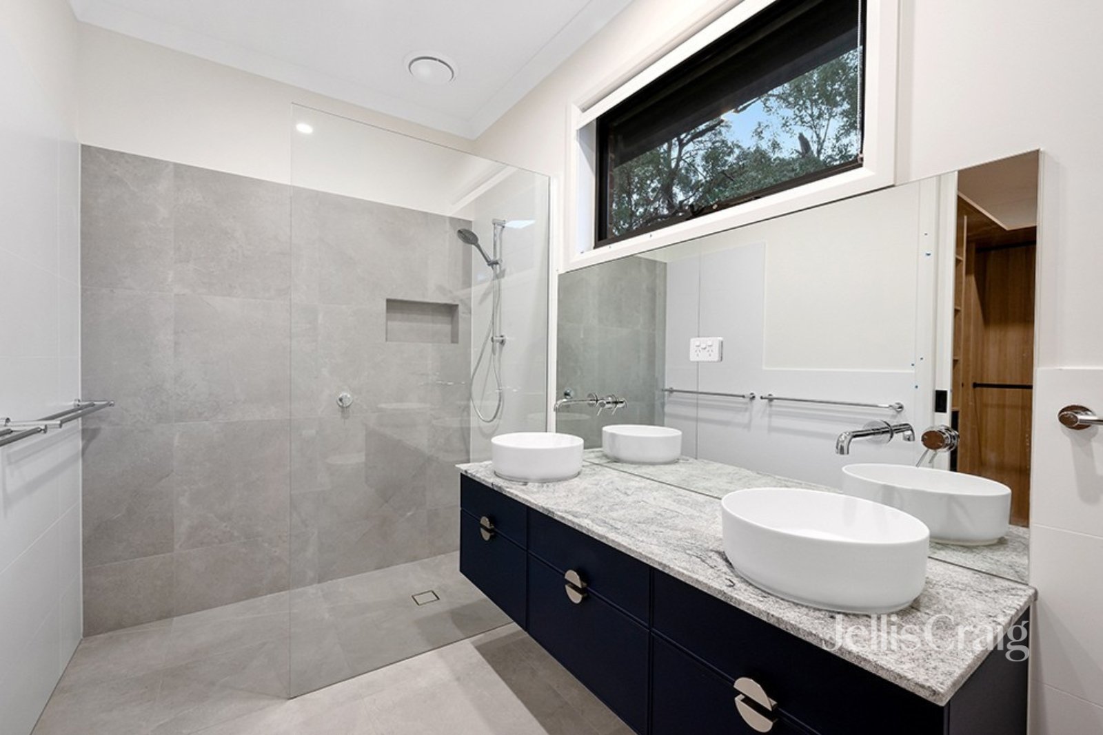 2/22 Patrick Cl, Greensborough image 6