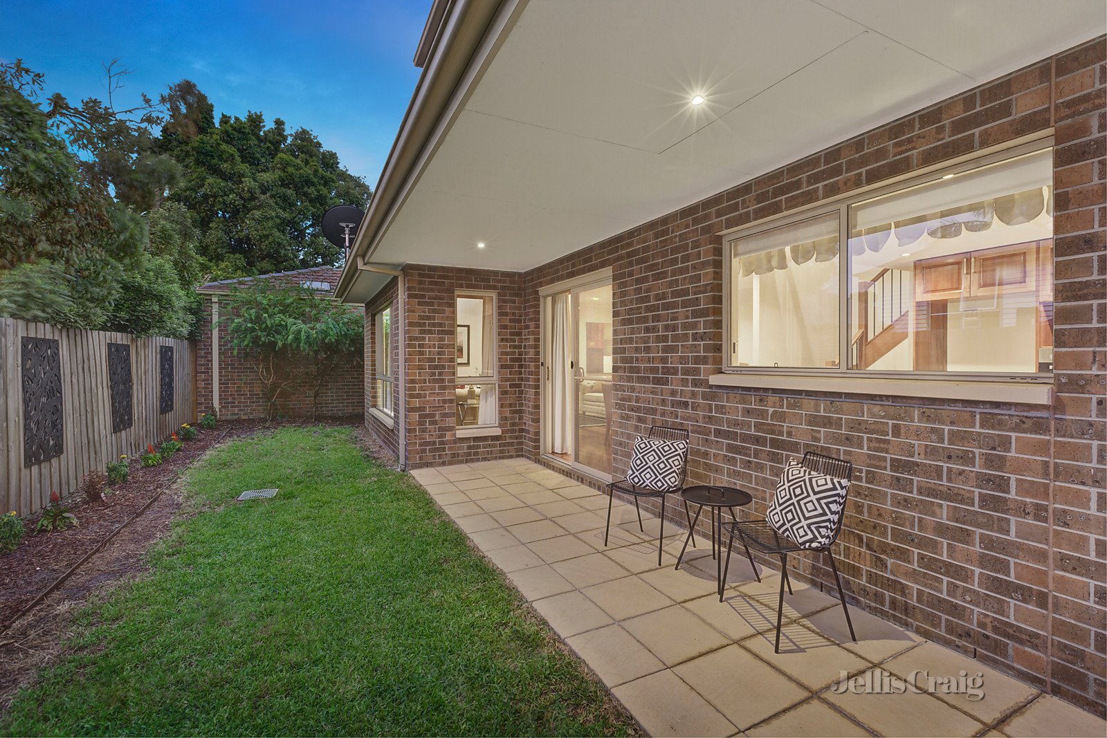 2/22 Roberts Street, Glen Waverley image 8