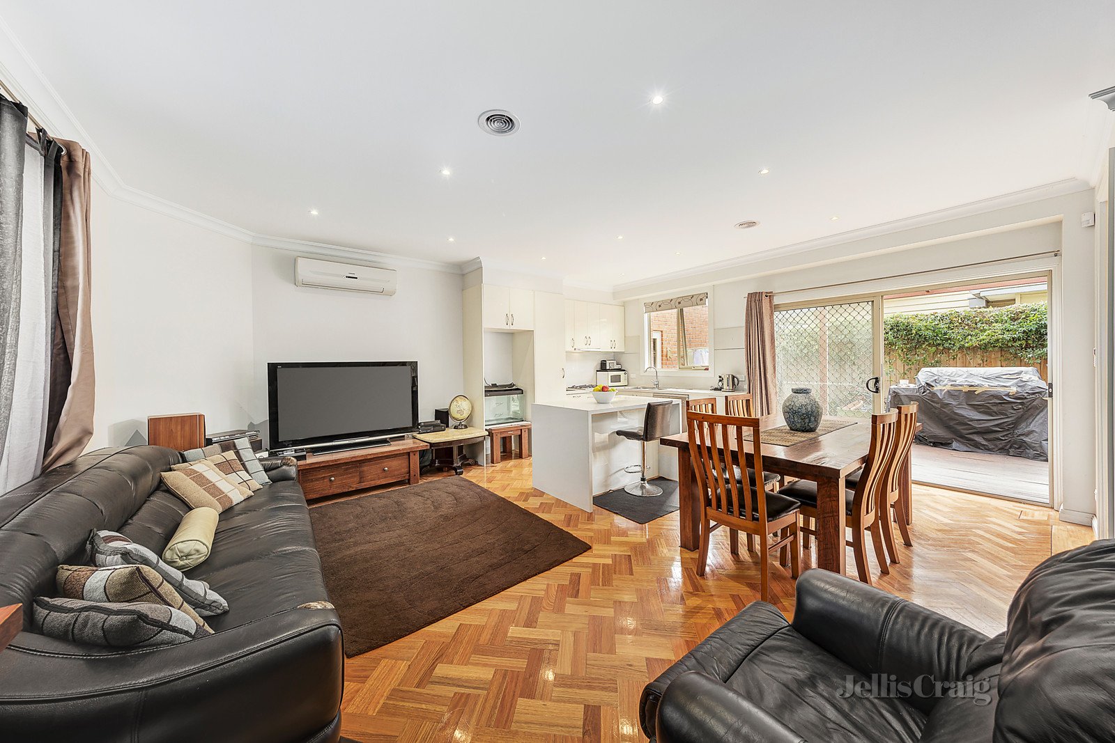 2/22 Scott Grove, Burwood image 2