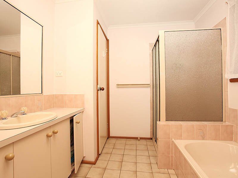 2/22 William Street, Ringwood image 5