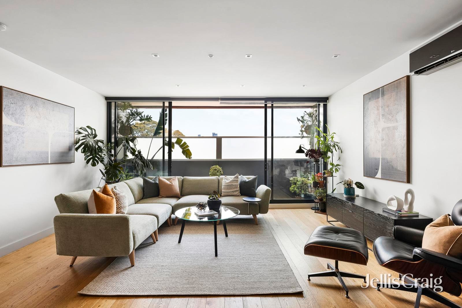 222/15 Lithgow Street, Abbotsford image 2