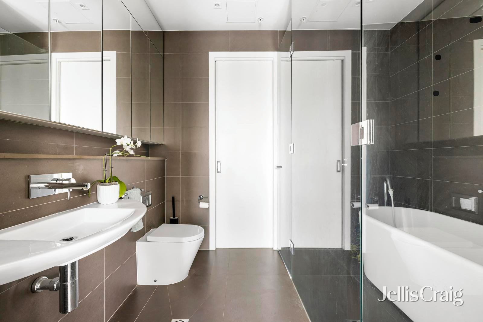 222/15 Lithgow Street, Abbotsford image 5