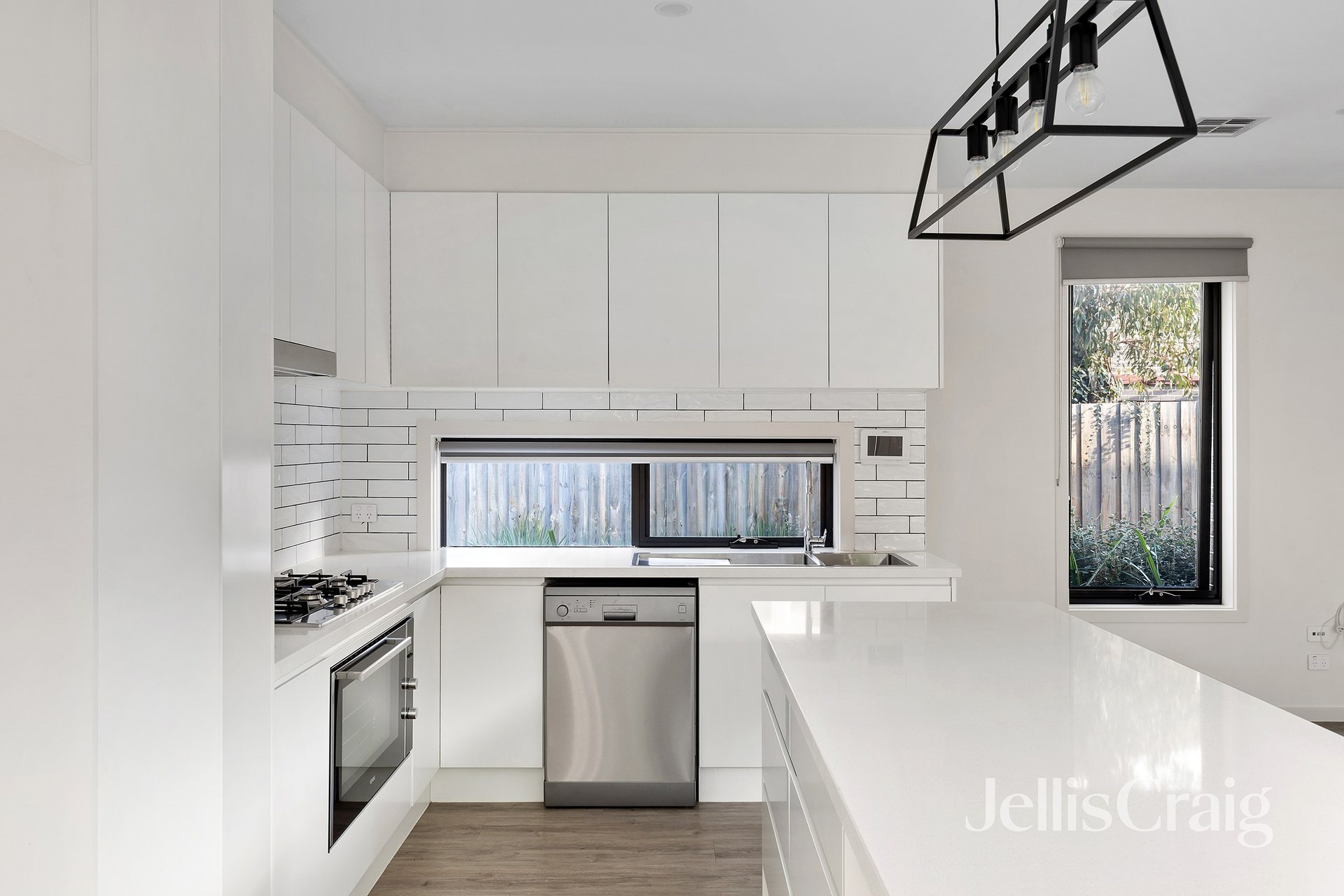 2/224 Waiora Road, Rosanna image 4