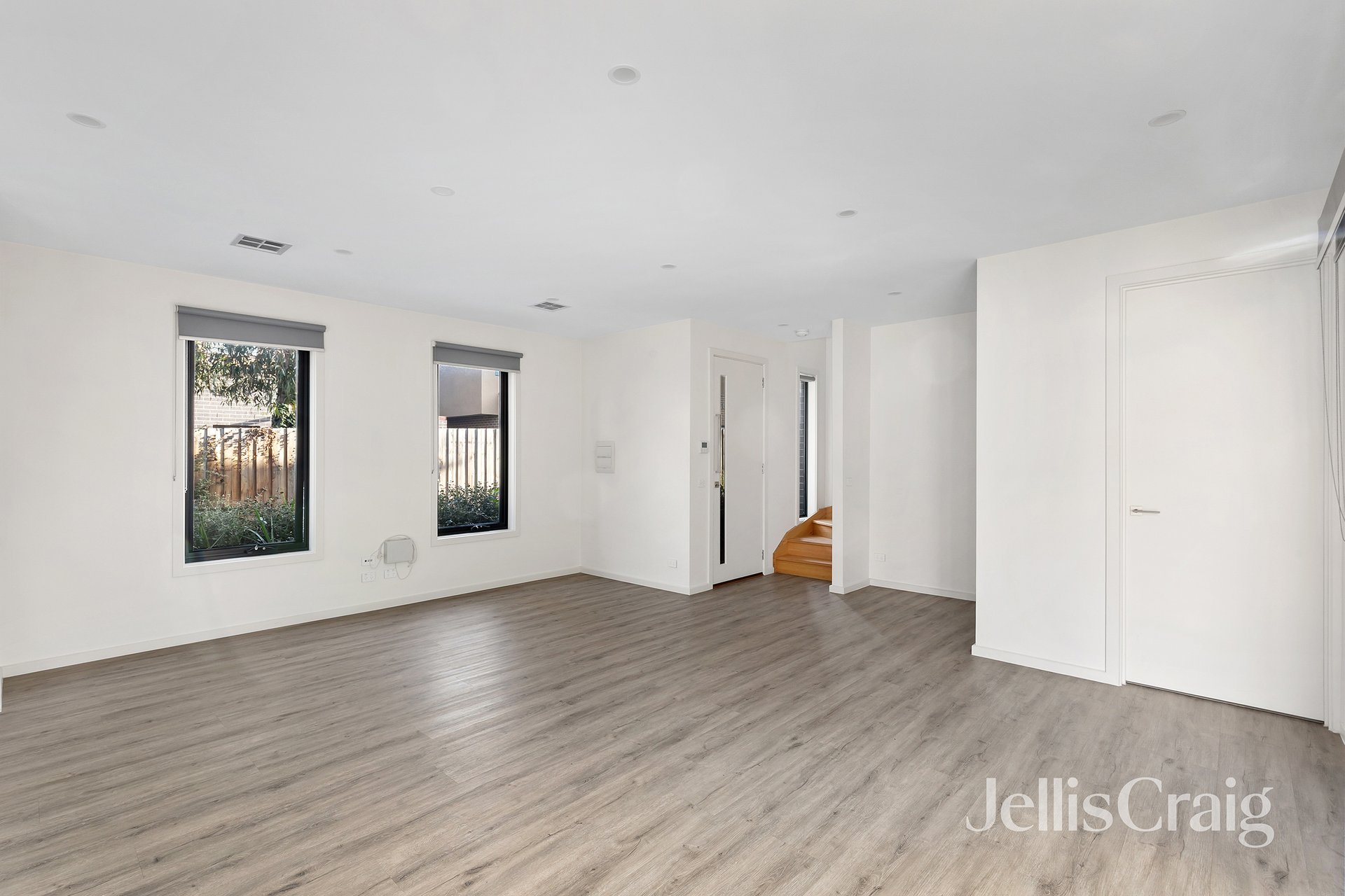 2/224 Waiora Road, Rosanna image 5
