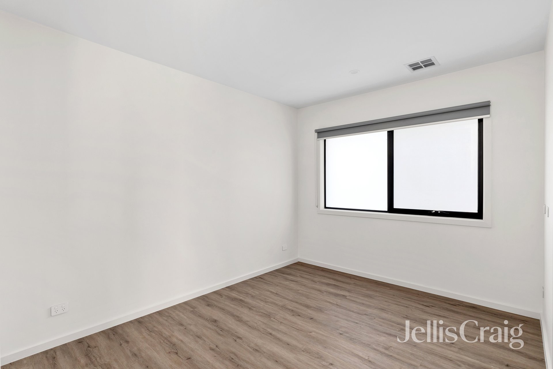 2/224 Waiora Road, Rosanna image 8