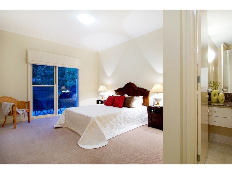 2/227 Whitehorse Road, Balwyn image 5
