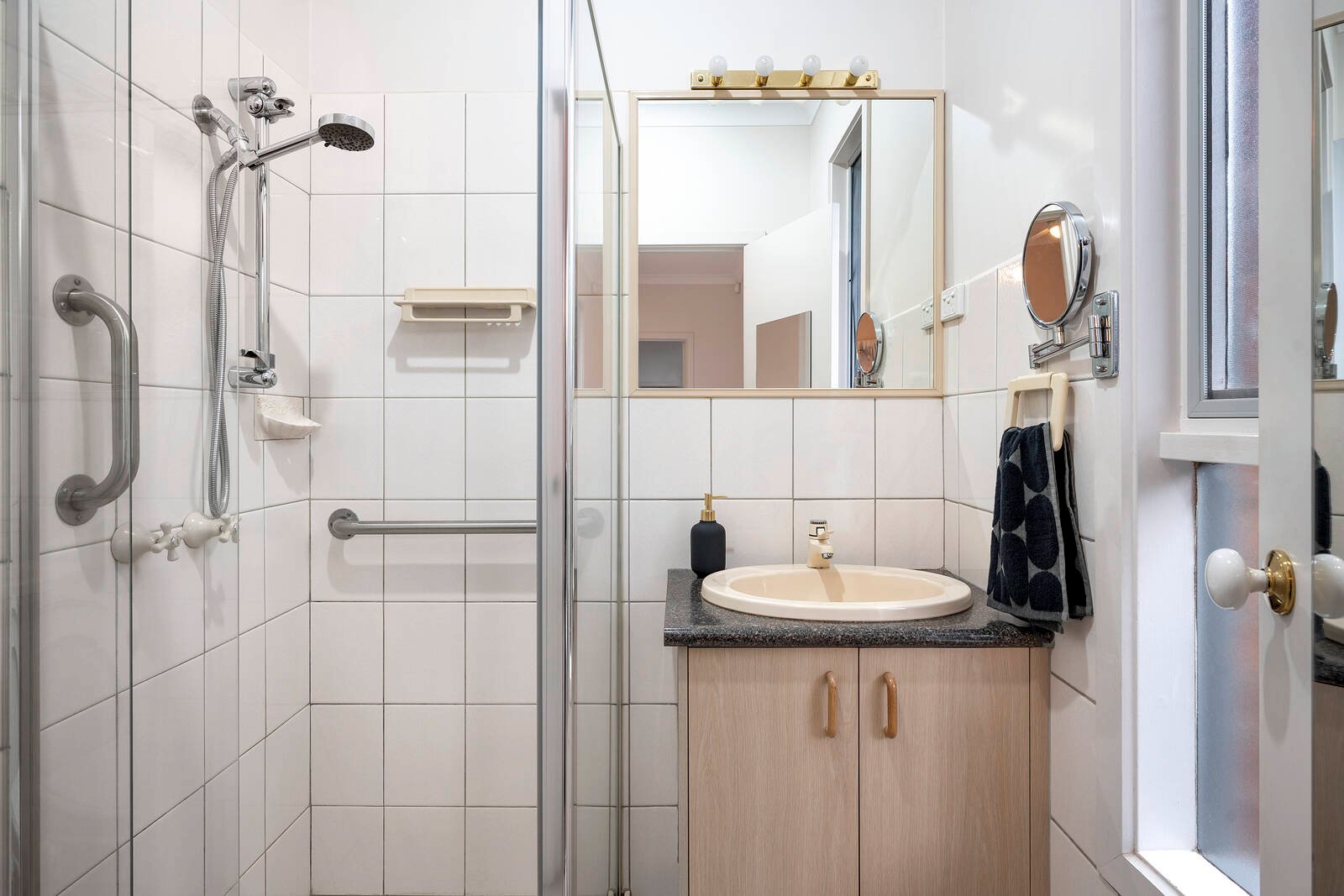 Property Gallery Thumbnail 6