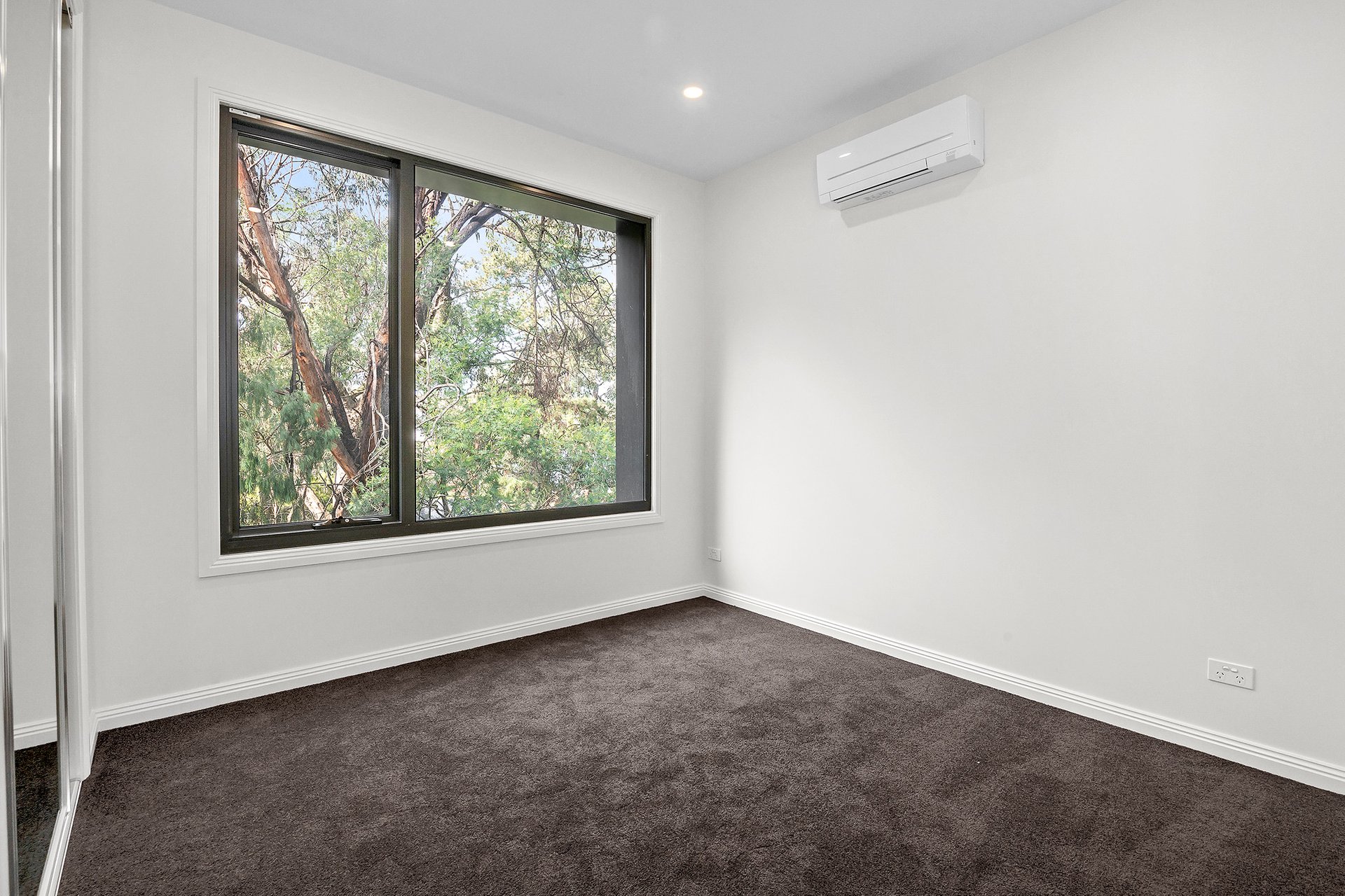 Property Gallery Thumbnail 6