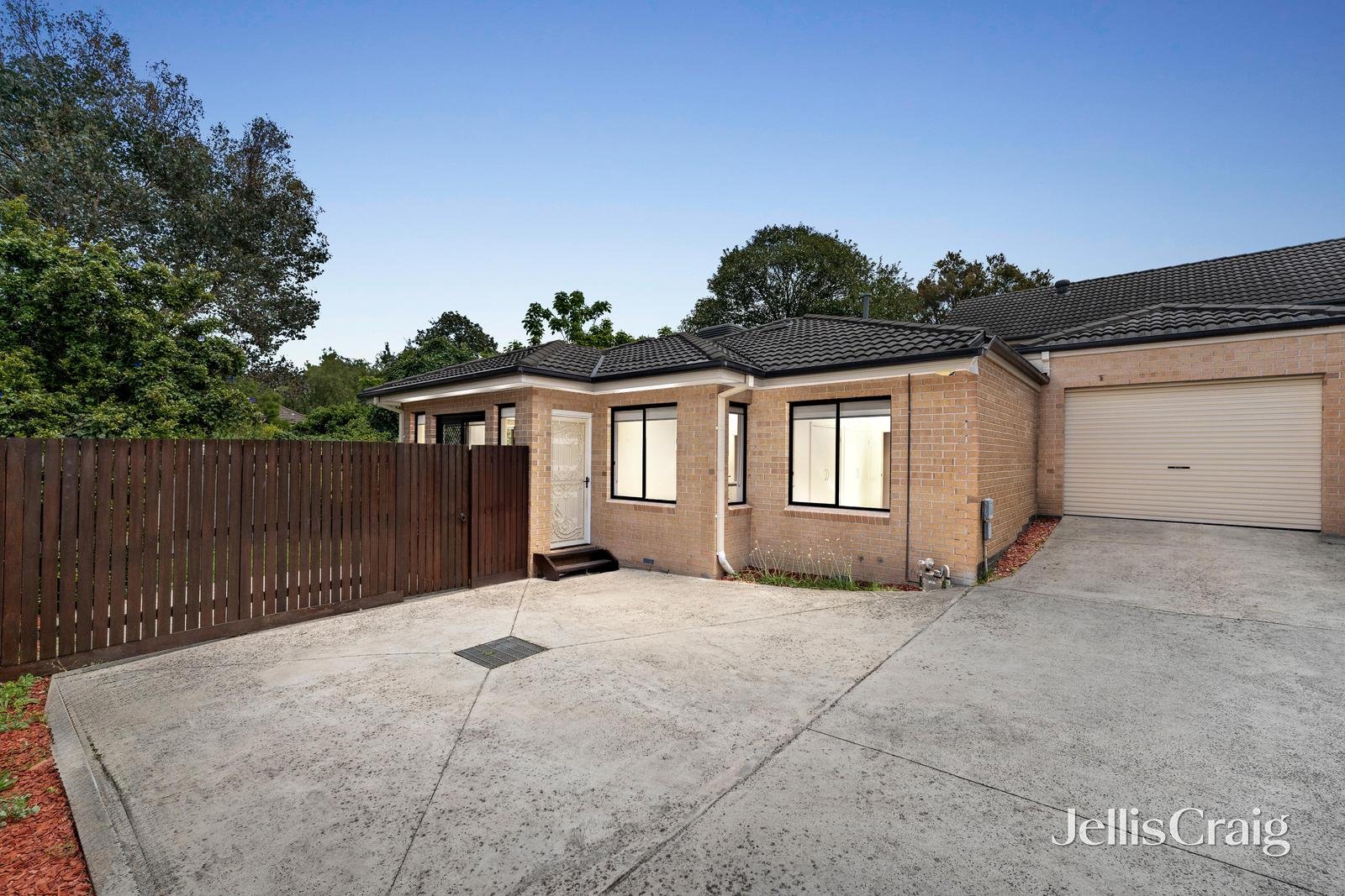 2/23 Ian Crescent, Mitcham image 1