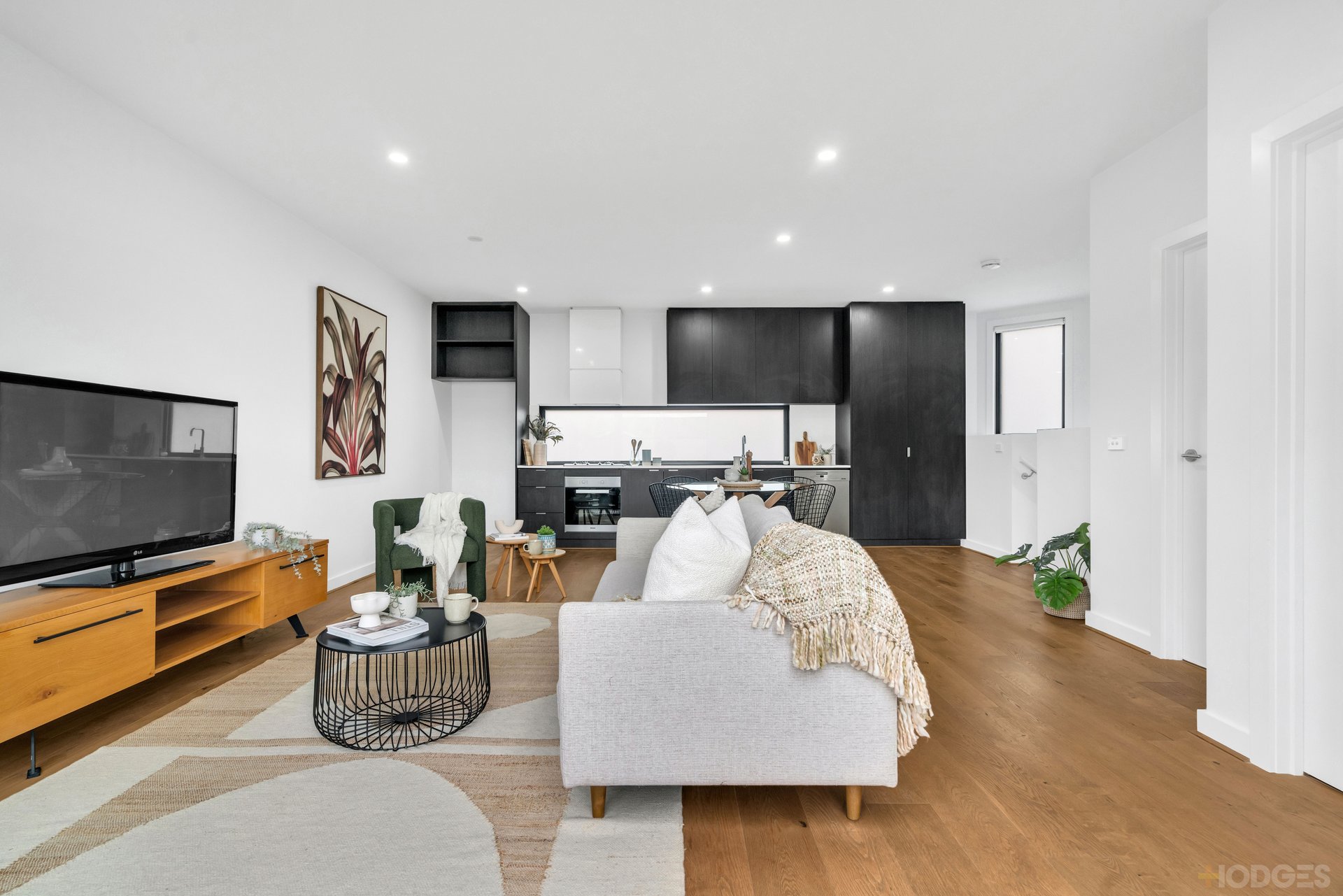 2 / 23 Jean Street Cheltenham