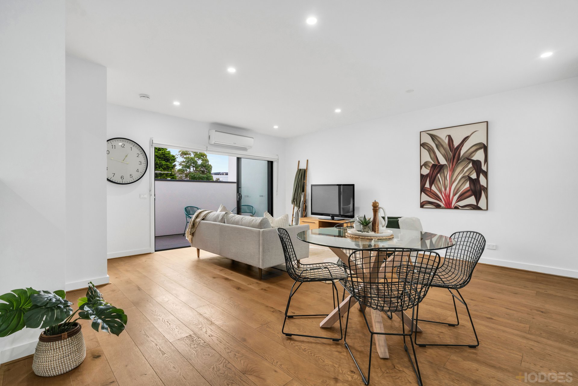 2 / 23 Jean Street Cheltenham
