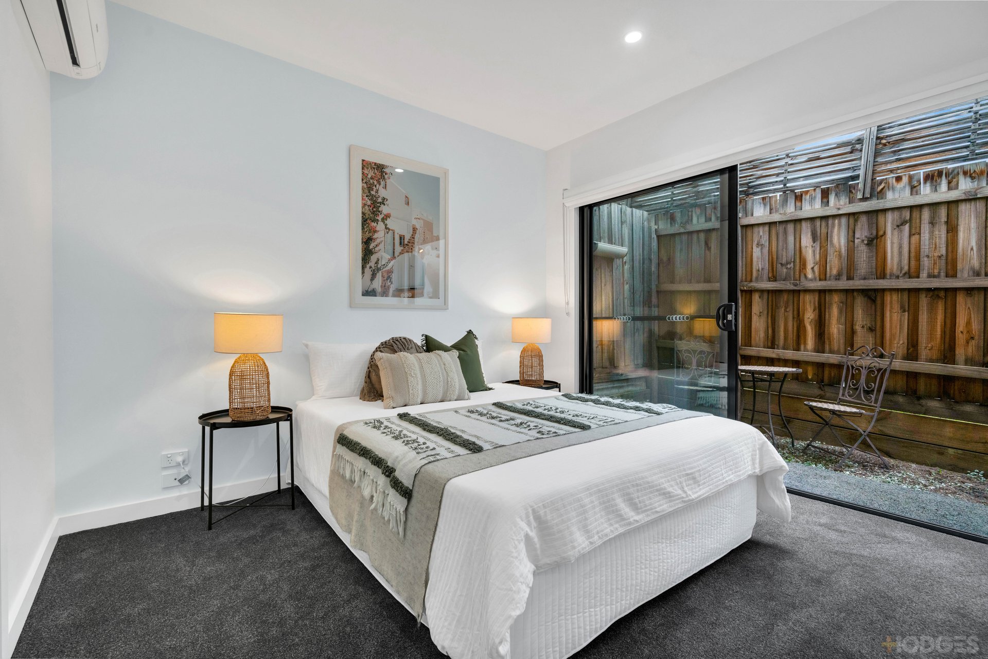 2 / 23 Jean Street Cheltenham