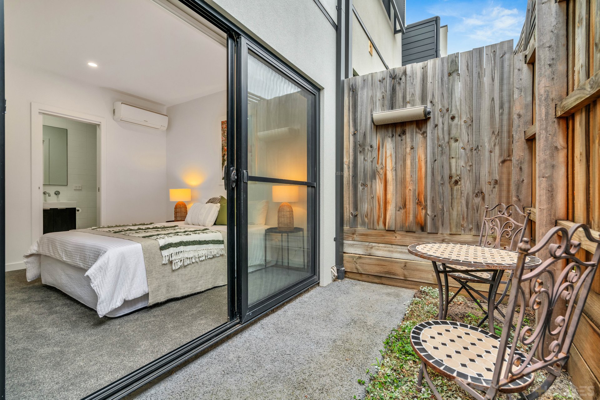 2 / 23 Jean Street Cheltenham