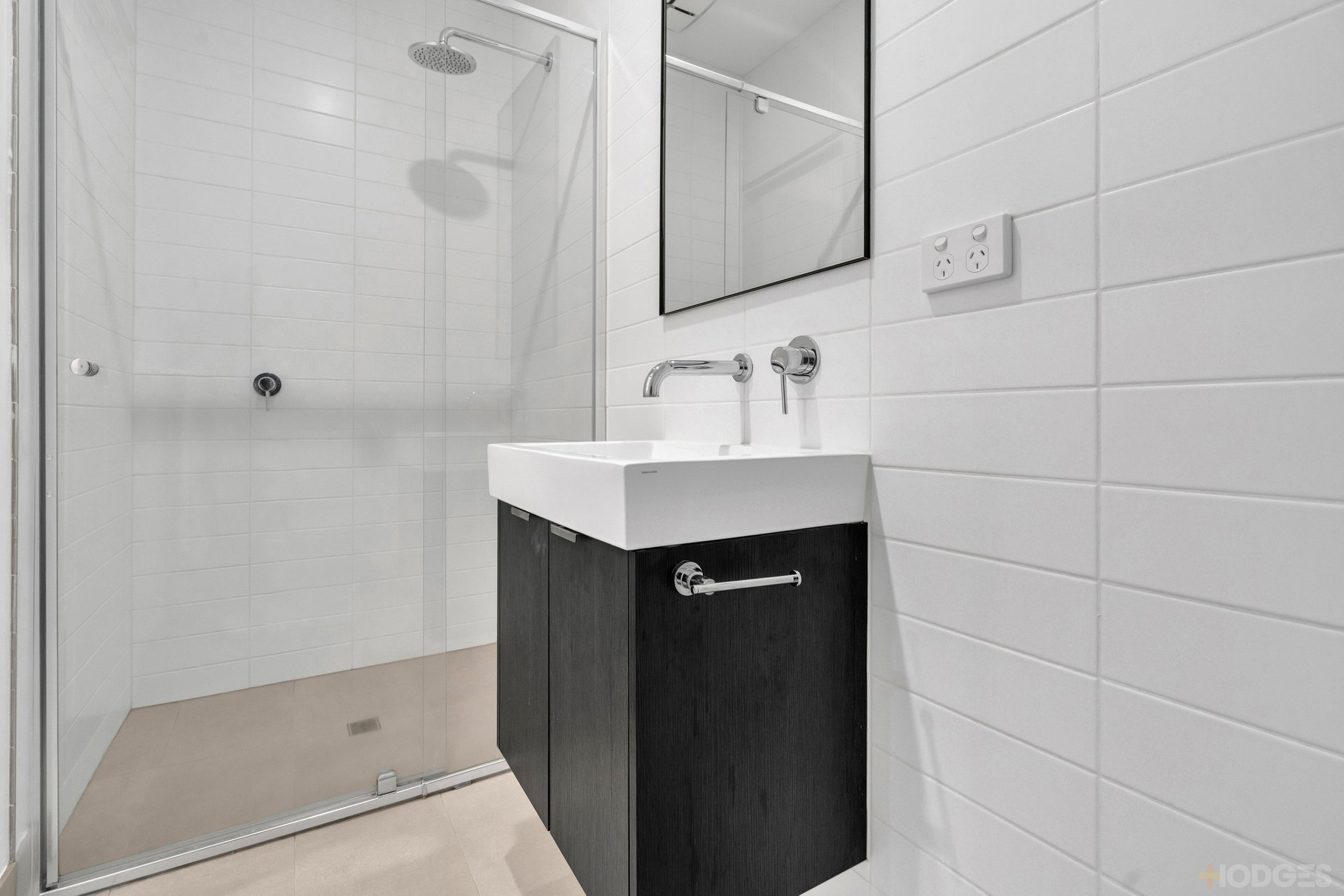 2 / 23 Jean Street Cheltenham