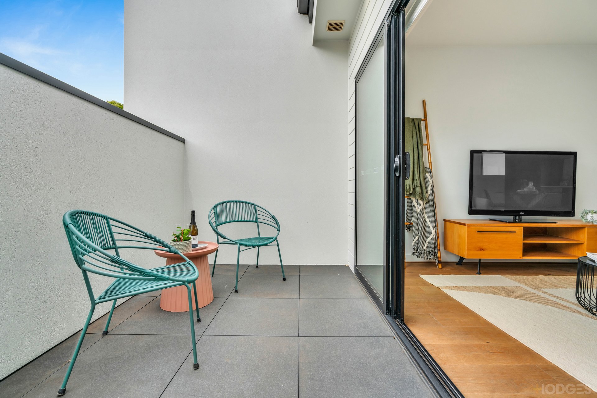 2 / 23 Jean Street Cheltenham