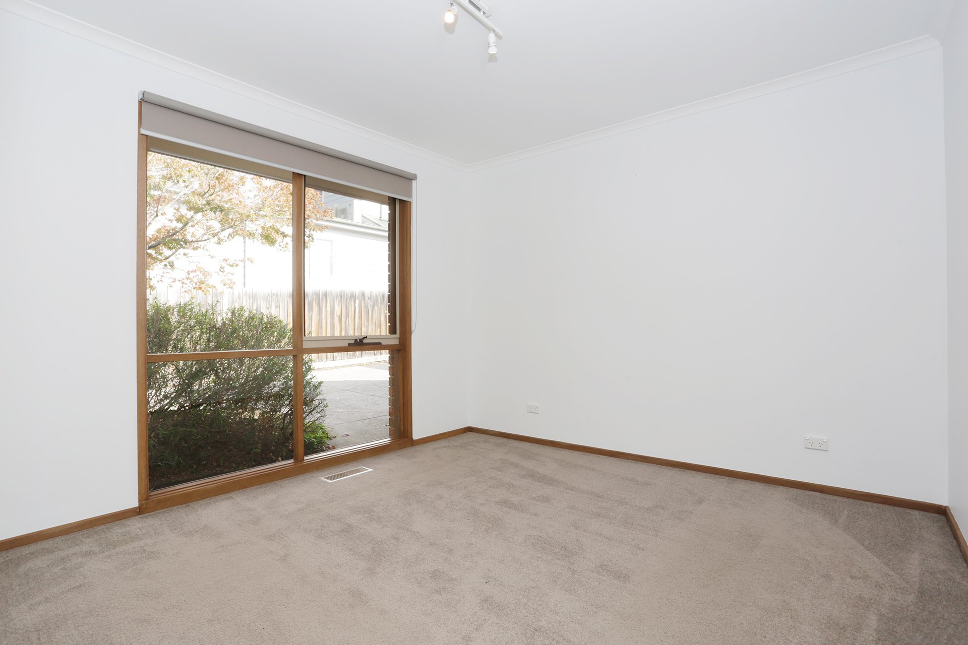 2/23 Koonung Road, Blackburn North image 4