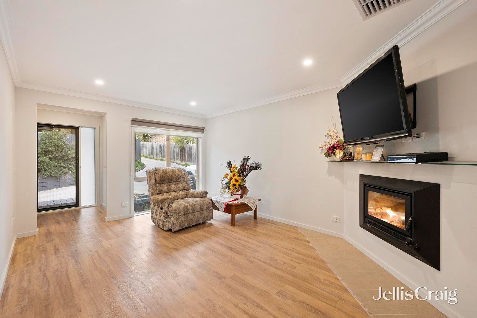 2/23 Lawson Road, Mooroolbark image 2