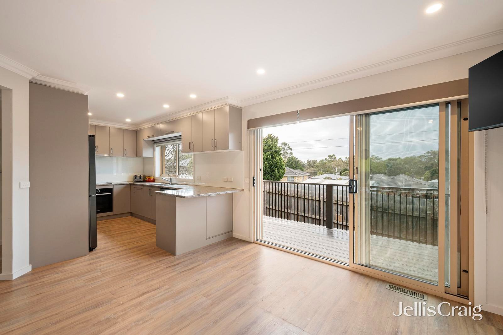 2/23 Lawson Road, Mooroolbark image 4
