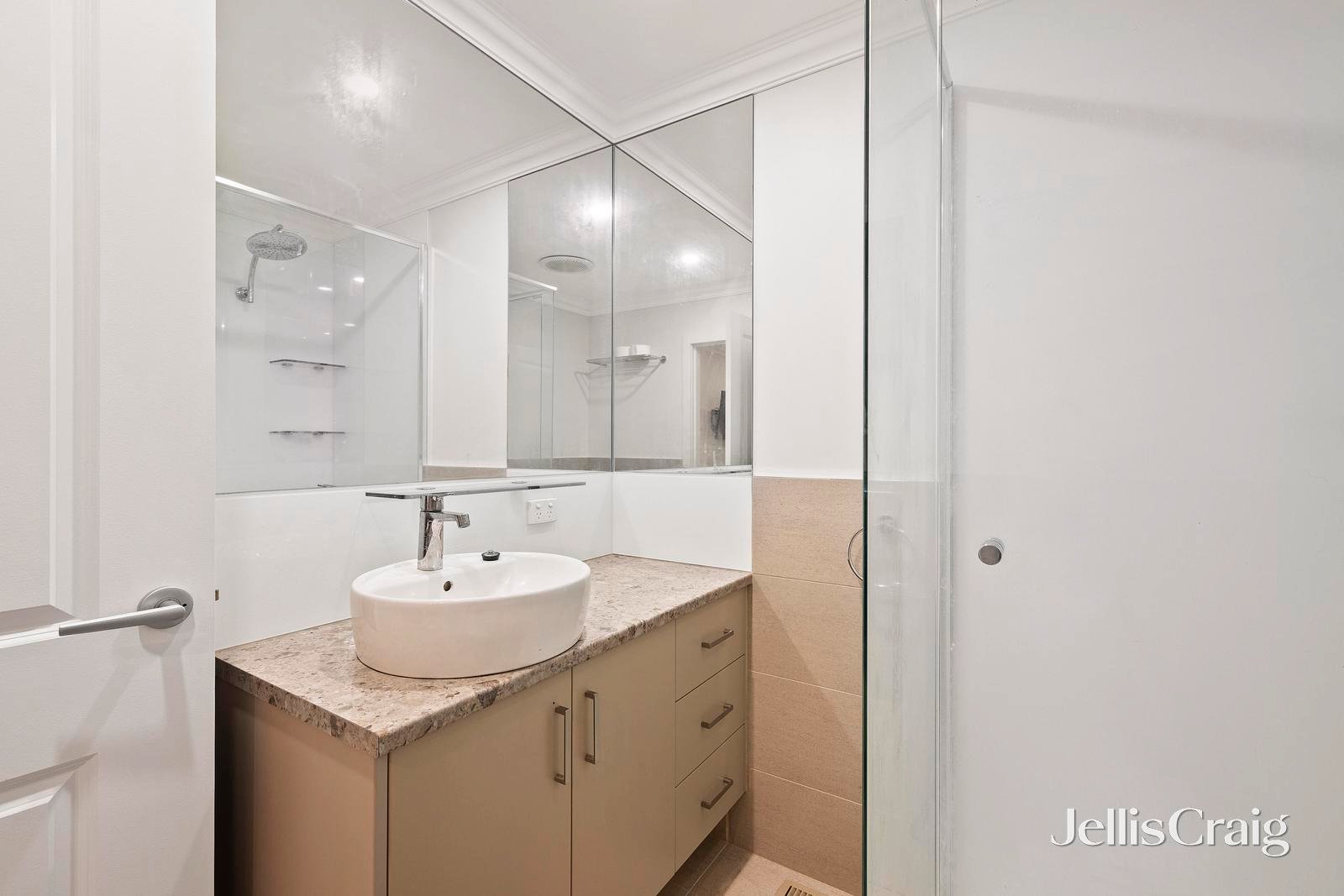 2/23 Lawson Road, Mooroolbark image 7