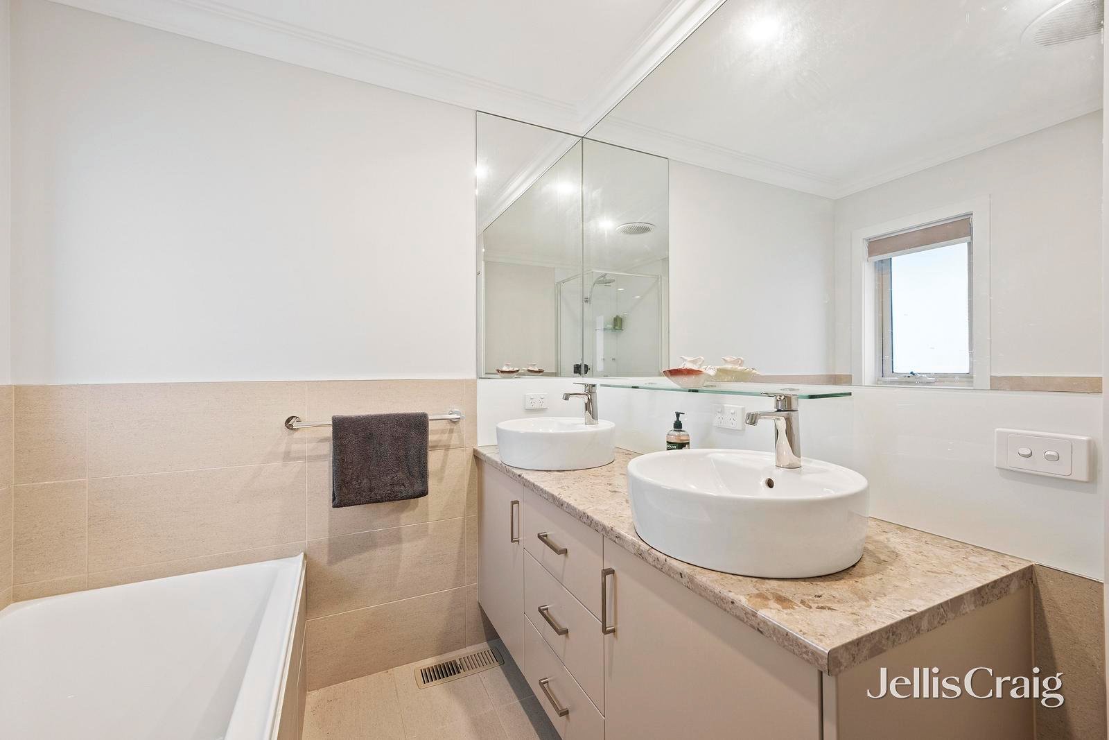 2/23 Lawson Road, Mooroolbark image 8