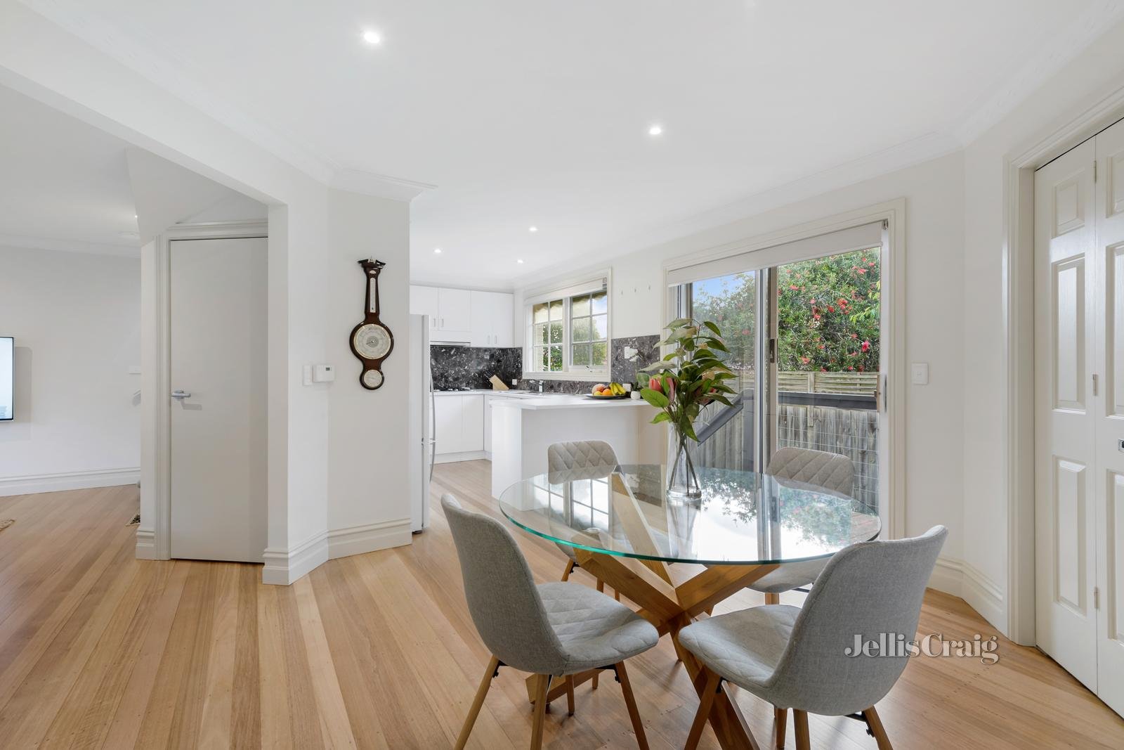 2/23 Olinda Street, Glen Waverley image 3