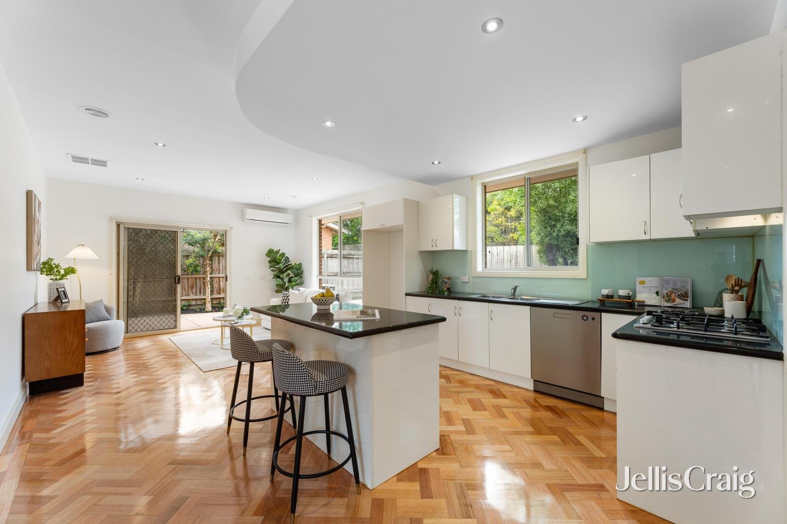 2/23 Petter Street, Glen Waverley image 2