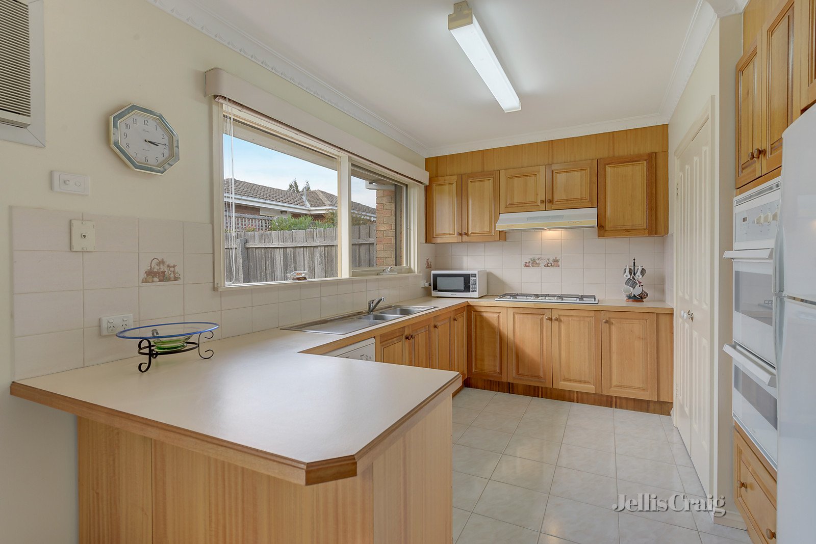 2/23 Ross Street, Doncaster East image 3