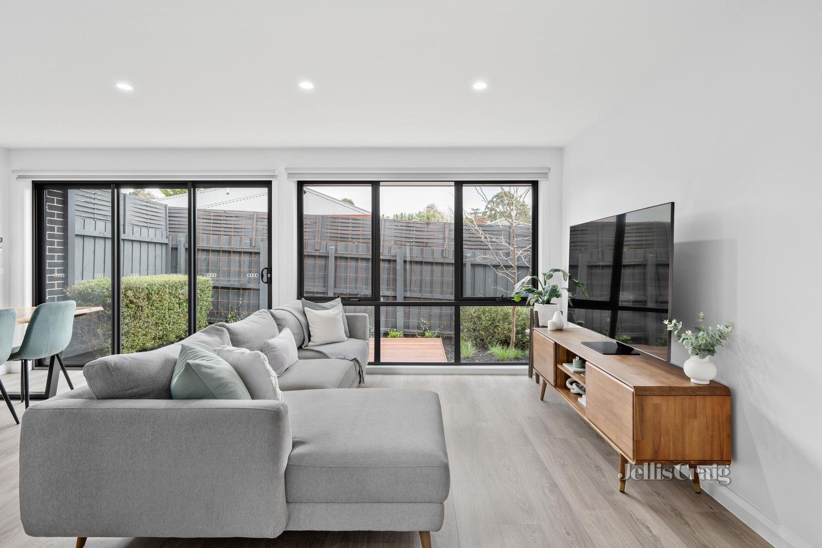 2/23 Rouke Street, Lilydale image 3