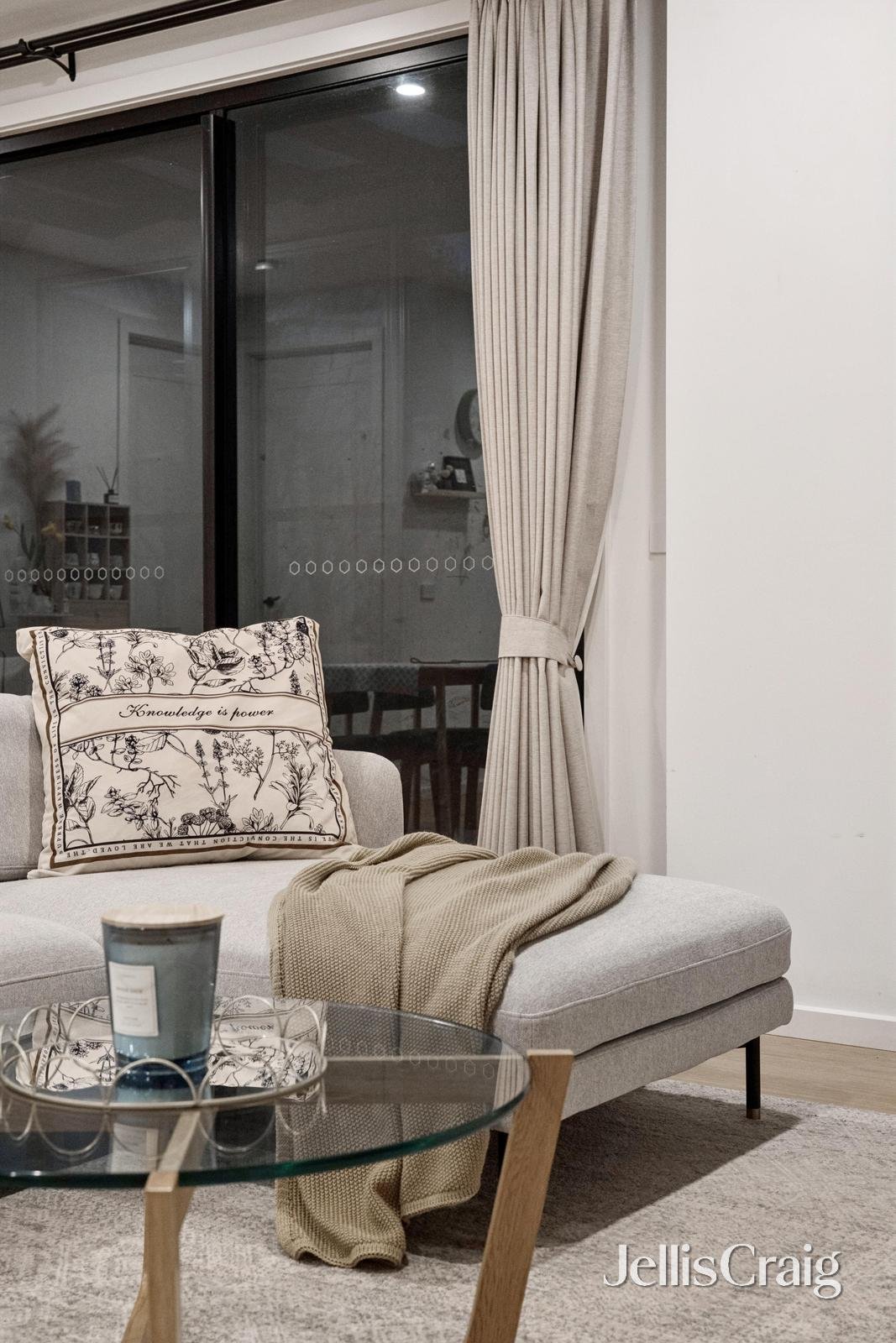 2/23 Thea Grove, Doncaster East image 3
