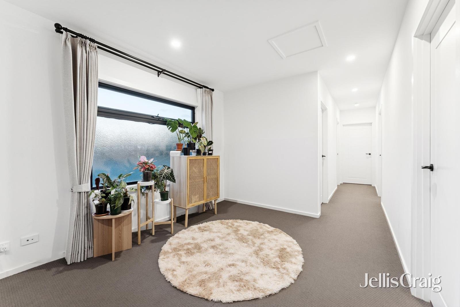 2/23 Thea Grove, Doncaster East image 8