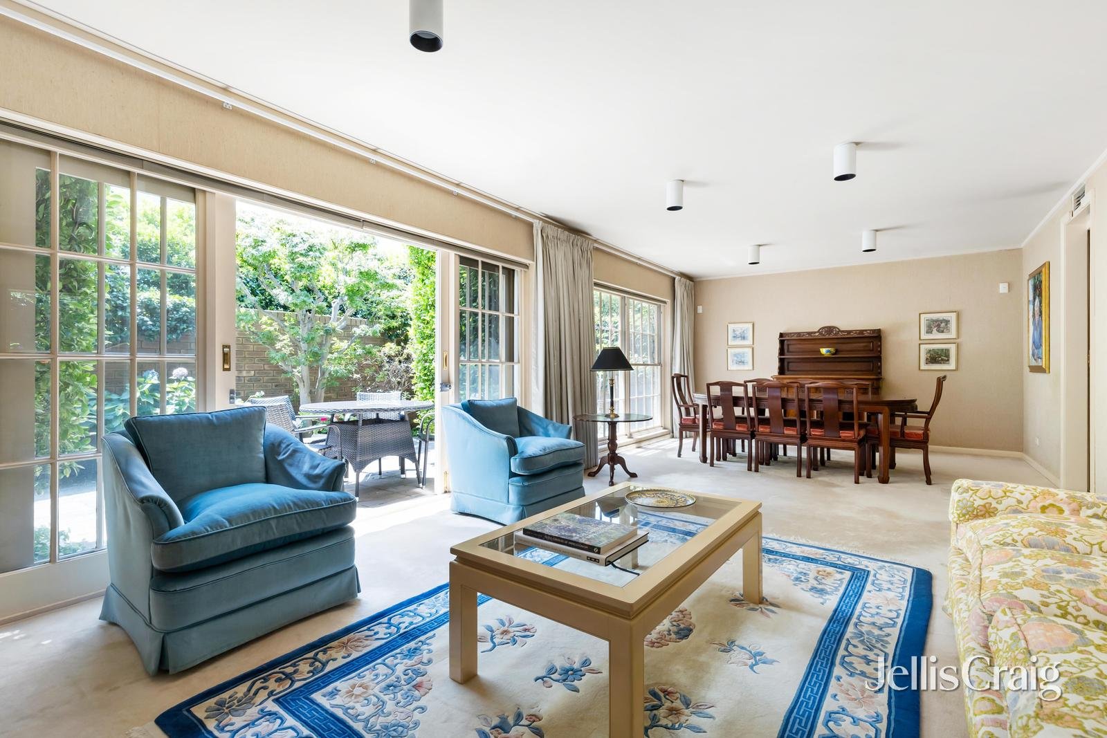 2/23 Wallace Avenue, Toorak image 2