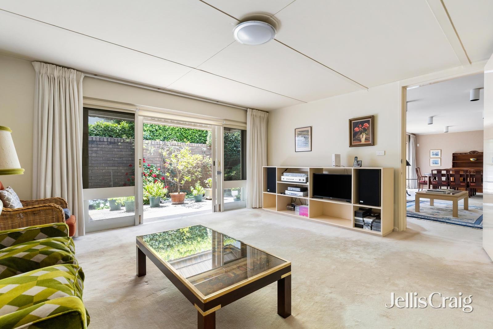 2/23 Wallace Avenue, Toorak image 4