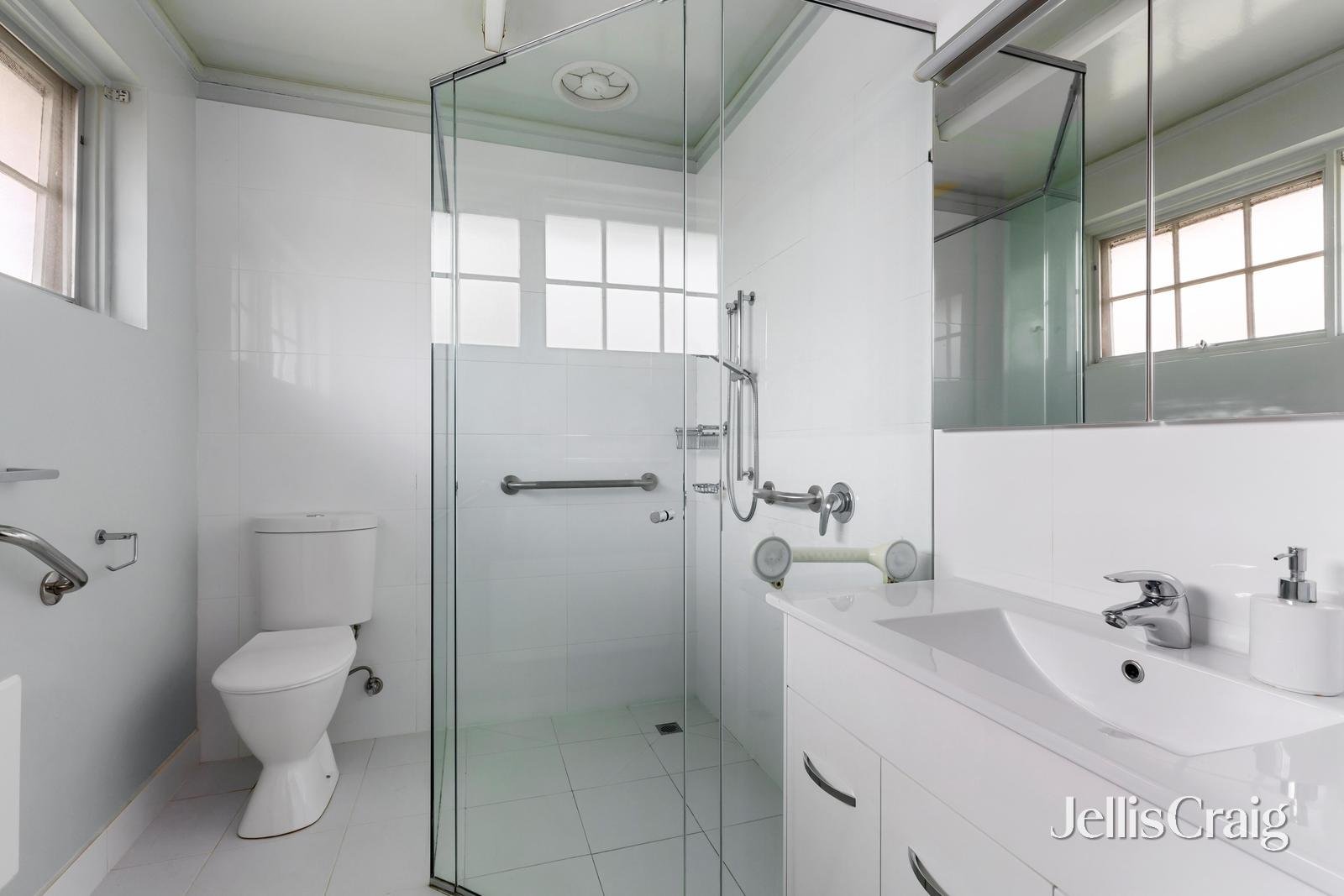 2/23 Wallace Avenue, Toorak image 5