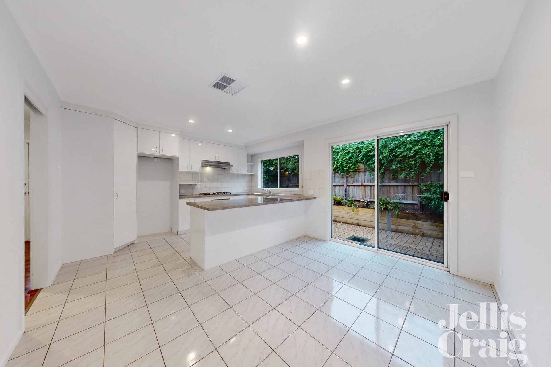 2/23 Yaralla Road, Bentleigh East image 1