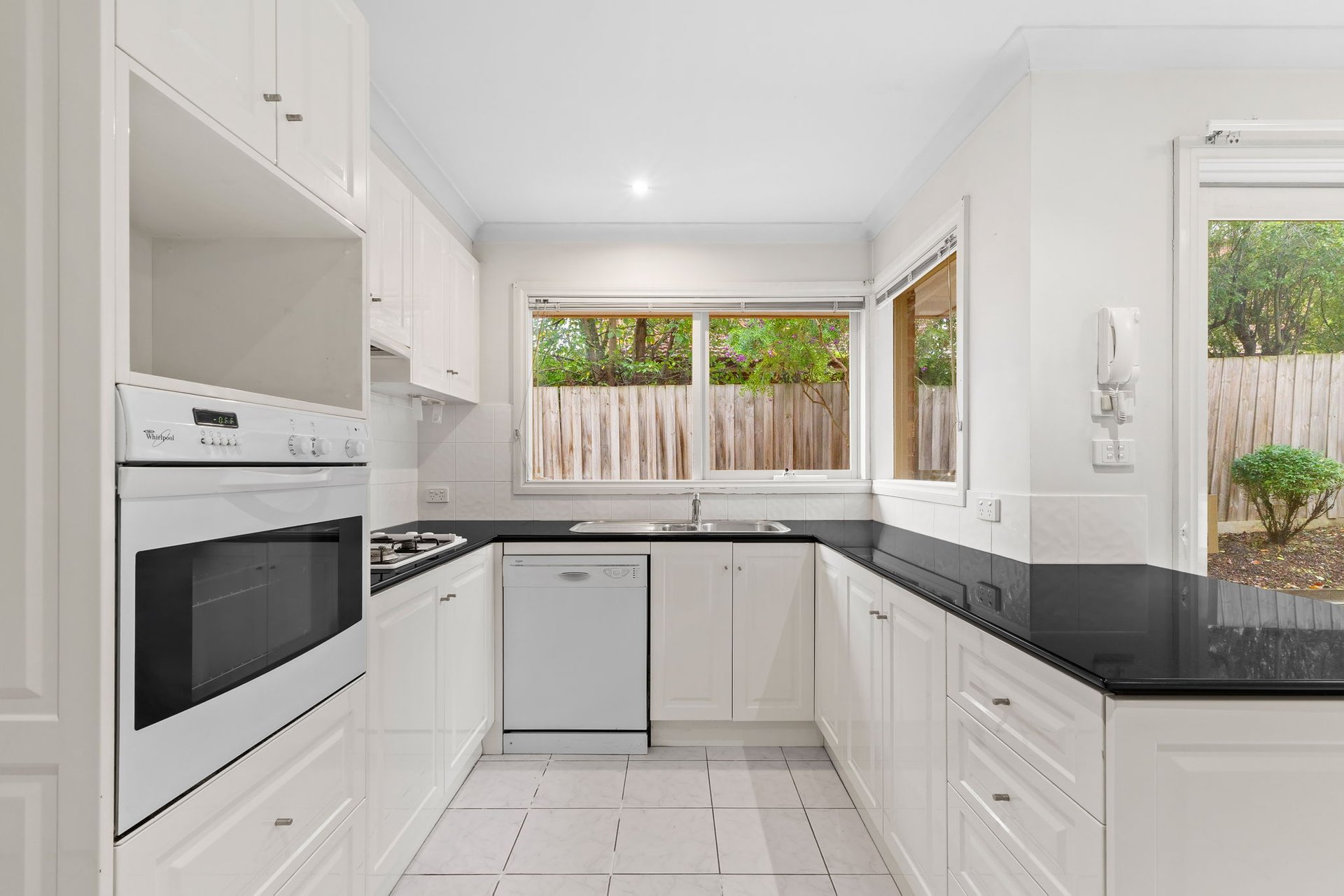 2/230 Bulleen Road, Bulleen image 4