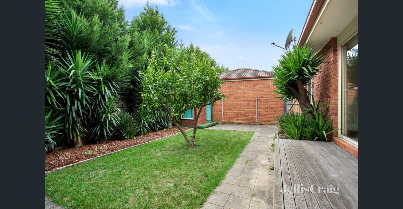 2/233 Nepean Street, Greensborough image 7