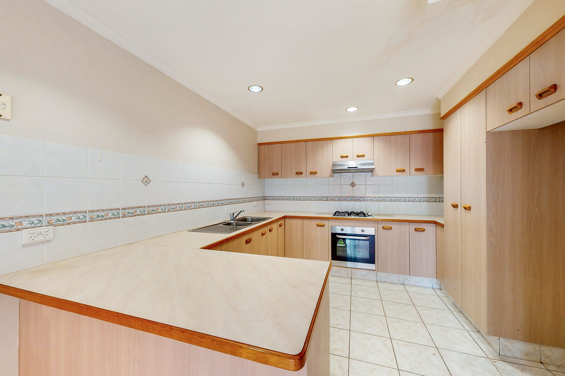 2/234 Cumberland Road, Pascoe Vale image 2