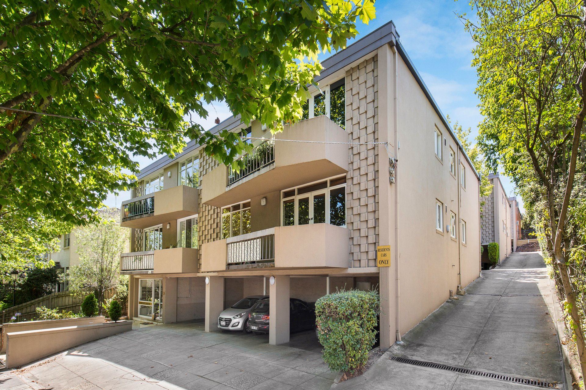 Property Gallery Thumbnail 8