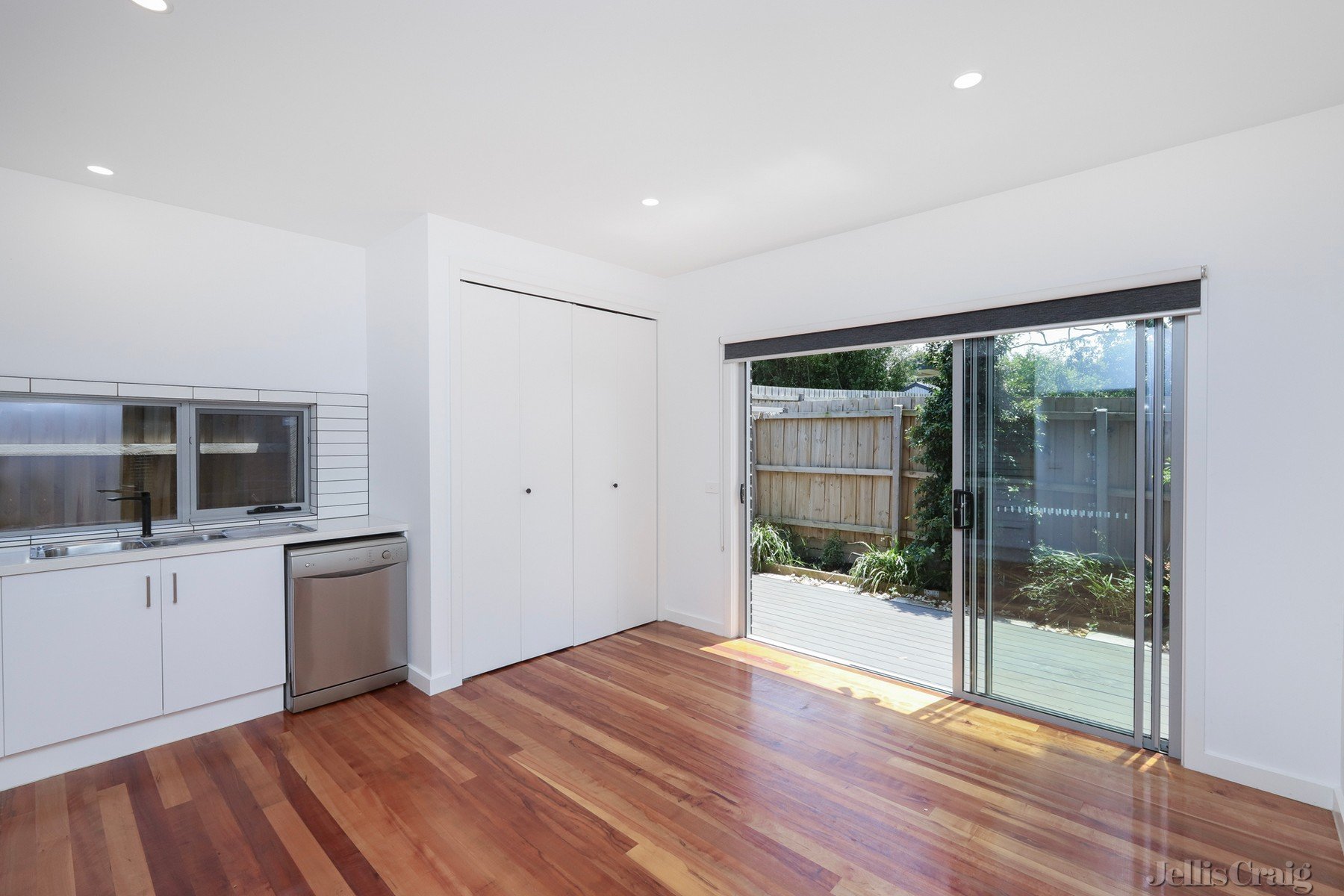 2/239A Victoria Road, Northcote image 4