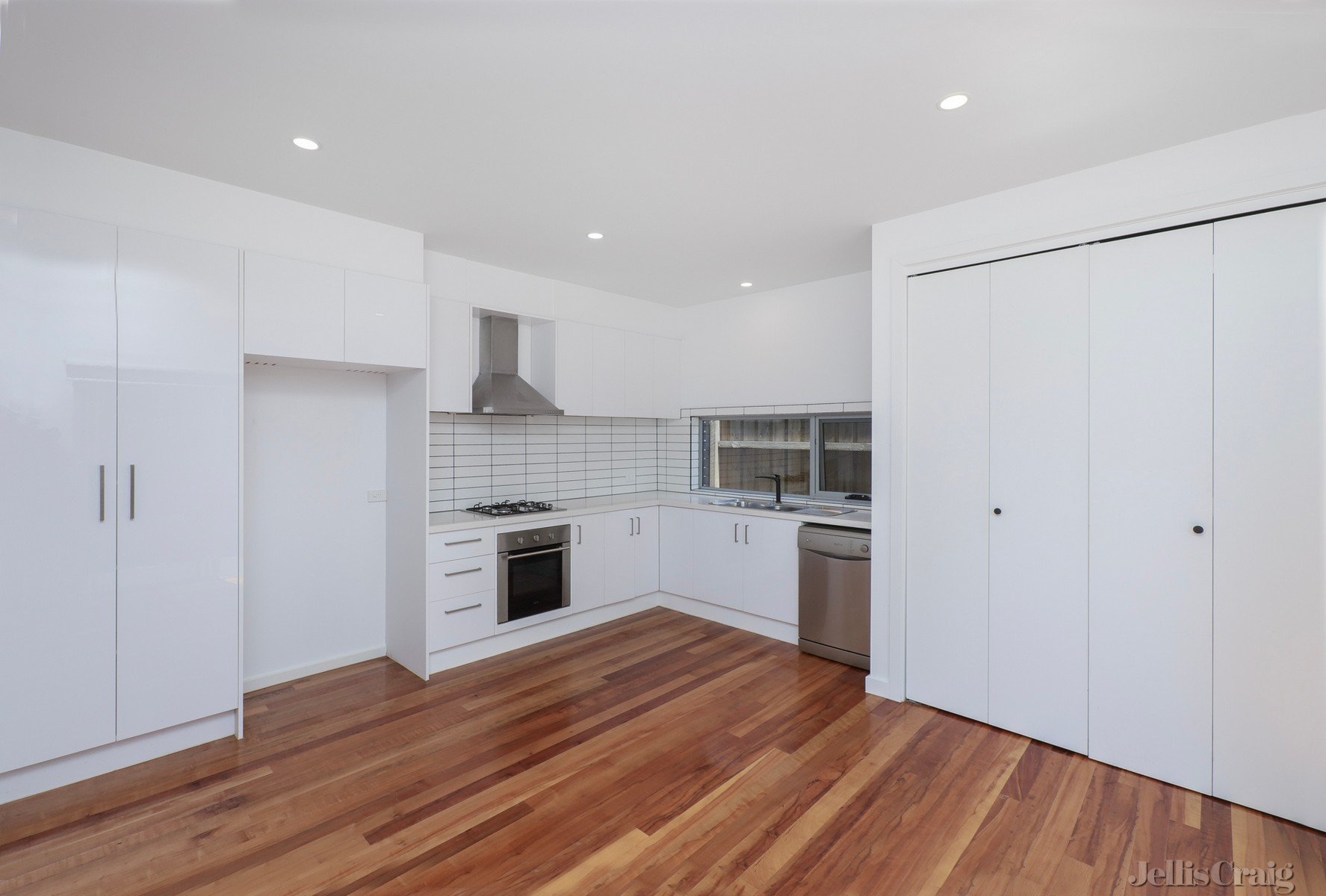 2/239A Victoria Road, Northcote image 2