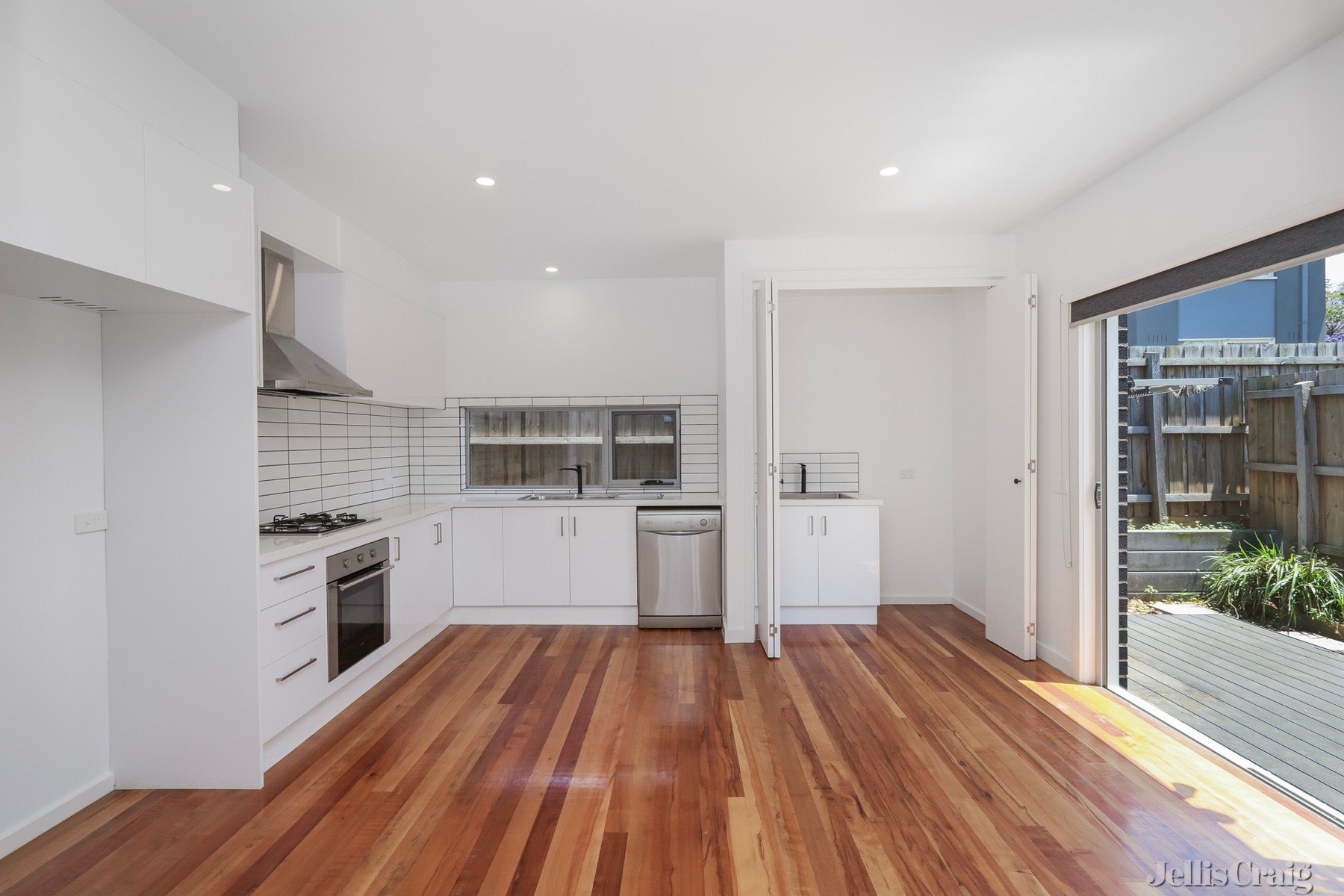 2/239A Victoria Road, Northcote image 1