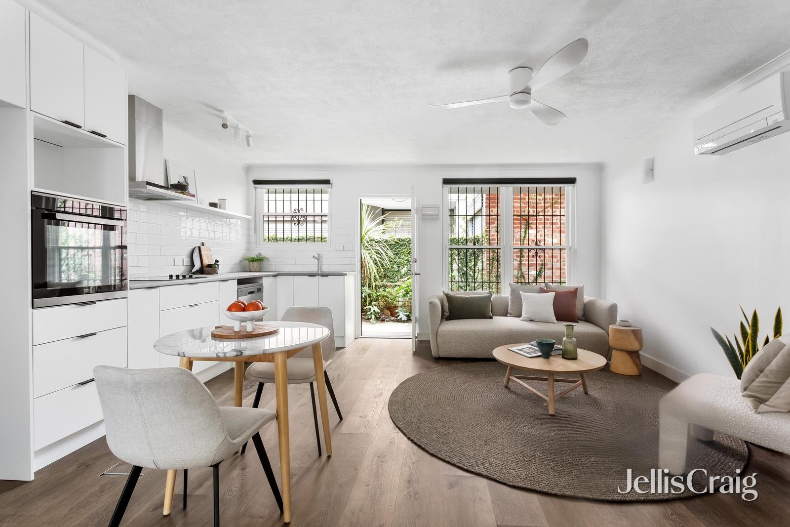 2/24-30 Raglan Street, South Melbourne image 2